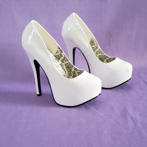Size 6 White Patent Leather Stiletto Pump Teeze 06
